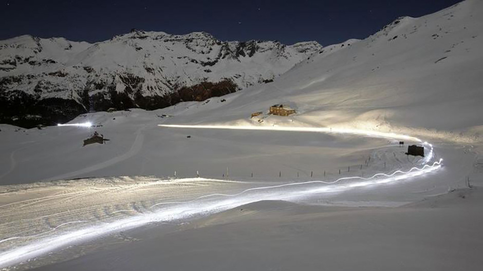 Mushers and their dogs climb the Mont-Cenis road during the eighth stage of La Grande Odyssee sled dog race in Lanslebourg